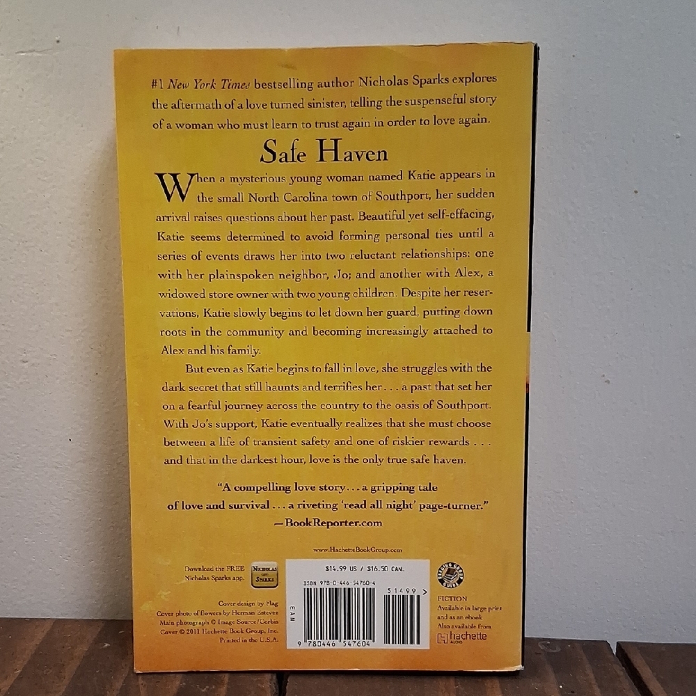 Safe Haven By Nickolas Sparks - Picture 2 of 3